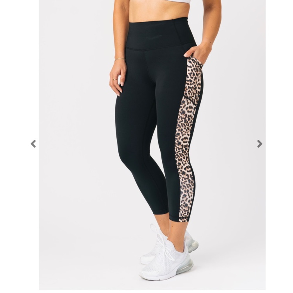 Zyia: Leopard print Capri